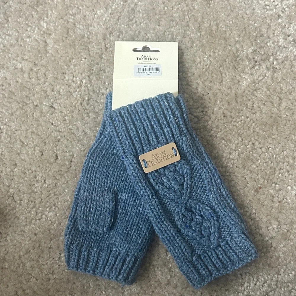 Aran Traditions Blue Knit Fingerless Gloves NWT